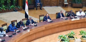 بالصور.. الرئيس يستقبل وفداً من رؤساء تحرير الصحف الرئيسية بعدد من الدول الإفريقية‏6