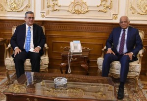 5201615141841543على-عبد-العال-يستقبل-سفراء-إندونيسيا-وبنما-وأوكرانيا--(3)