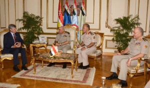 صبحى يلتقى عضو لجنة إعتمادات العمليات الخارجية بمجلس النواب الأمريكى