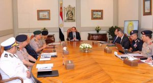 47701-السيسى-يعقد-اجتماعا-أمنيا-لمتابعة-حادث-المنيا-الإرهابى-(5)