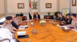 49776-السيسى-يعقد-اجتماعا-أمنيا-لمتابعة-حادث-المنيا-الإرهابى-(7)
