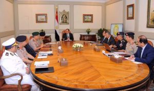 54678-السيسى-يعقد-اجتماعا-أمنيا-لمتابعة-حادث-المنيا-الإرهابى-(6)