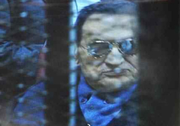 تأجيل إعادة محاكمة مبارك في قضية “قتل المتظاهرين” إلى الغد