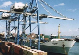 ميناء الإسكندرية يستقبل 20 ألف طن خشب من انجلترا