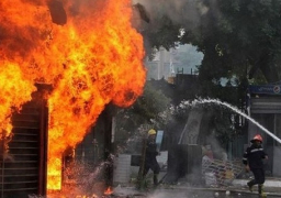 قوات الحماية المدنية تسيطر على حريق سوق الحضرة بالإسكندرية