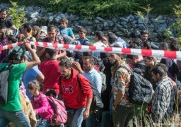 نحو 150 لاجئا قادمين من اليونان يصلون لـفرنسا الاثنين