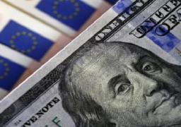 الدولار يتجه لأكبر هبوط فصلي أمام اليورو في 5 سنوات