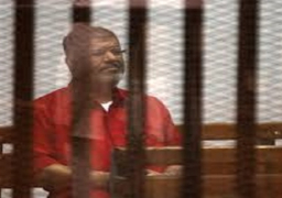 السبت.. الحكم في قضية اتهام “مرسي” و 10 آخرين بالتخابر