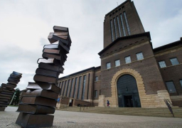 بالصور.. كامبريدج تقدم معرضا للكتب النادرة بمناسبة 600 سنة على إنشائها