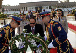 بالفيديو والصور …. الرئيس السيسي يضع إكليل الزهور على قبر الجندى المجهول بمناسبة ذكرى تحرير سيناء