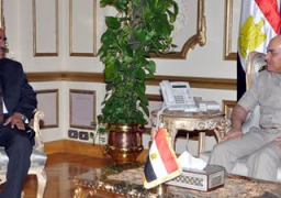بالفيديو : وزير الدفاع يلتقي رئيس هيئة الاستخبارات العسكرية السودانية