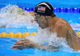 السباح الأمريكي فيلبس يختتم مسيرته الأولمبية بإحراز الذهبية 23