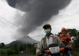 إجلاء 400 سائح بعد ثوران بركان فى أندونيسيا