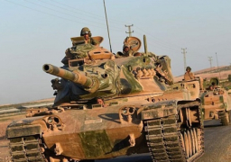 رغم الانتقادات الدولية .. تركيا تدفع بمزيد من الدبابات إلى شمال سوريا