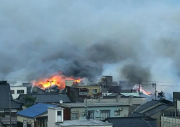 المطافىء اليابانية تسيطر على نيران امتدت لمئات المباني