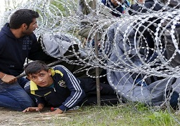 المجر توافق على وضع المهاجرين في مخيمات على الحدود
