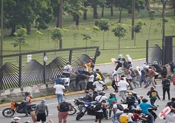 فنزويلا : تواصل الإضراب العام ومقتل فتى خلال مظاهرة للمعارضة
