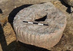 الآثار: اكتشاف كتلة حجرية عليها اسم الملك سيزوستريس الثاني بإهناسيا