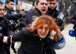 العفو الدولية تطالب بالإفراج عن الصحفيين المحتجزين في تركيا