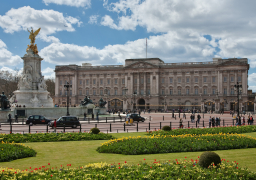 ملكة بريطانيا تدعو لاجتماع عاجل في قصر باكنجهام