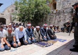 الأوقاف الفلسطينية تغلق مساجد القدس وتدعو للصلاة بالأقصى