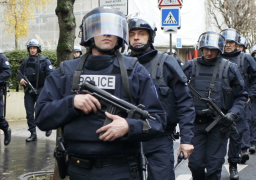 الشرطة الفرنسية تطلق النار على مسلح اقتحم ثكنة شرطية