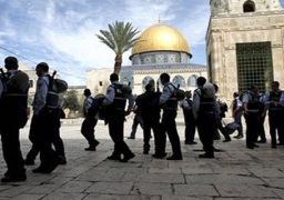 قوات الاحتلال الإسرائيلي تقتحم المسجد الأقصى وتخرج المعتكفين