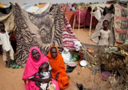 عودة نحو 300 ألف أسرة نازحة ولاجئة طوعيا إلى 739 قرية في دارفور بالسودان