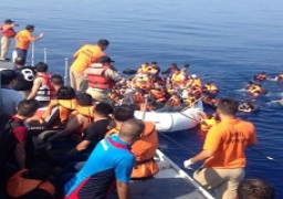 السلطات اليونانية تنقذ 34 مهاجرا كانوا محاصرين على جزيرة بنهر إفروس