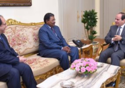 السيسى يستقبل رئيس المخابرات السودانى ويتلقى رسالة من البشير