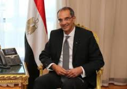 وزير الاتصالات يبحث مع السفير الفرنسي بالقاهرة تعزيز التعاون بين البلدين