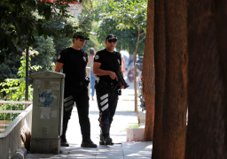 تركيا ترفض مجددا الإفراج عن القس الأمريكى والشرطة تطوق منزله