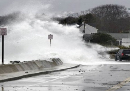 اليابان تحذر مواطنيها من إعصار قوي يضرب غرب ووسط البلاد