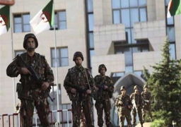 وزارة الدفاع الجزائرية : إرهابي يسلم نفسه للسلطات جنوبي البلاد