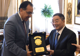 رئيس الوزراء يكرم السفير الصيني ويشيد بمجهوداته خلال عمله بالقاهرة