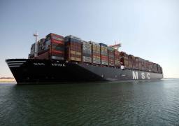 أكبر سفينة حاويات في العالم تعبر قناة السويس بحمولة 234 ألف طن