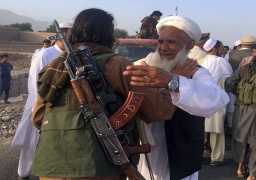 أفغانستان تفرج عن 100 سجين من معتقلي “طالبان”