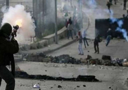 إصابة عشرات الفلسطينين بالاختناق عقب استهدافهم من قوات الاحتلال