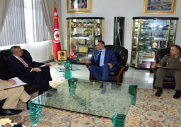 وزير الدفاع التونسي والسفير الألماني يبحثان الوضع في ليبيا