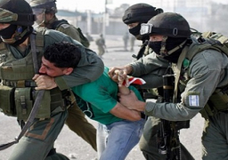 قوات الاحتلال تعتقل أربعة فلسطينيين من رام الله