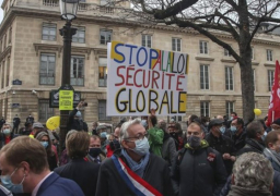 الداخلية الفرنسية: تظاهر32 ألف شخصا احتجاجا على  قانون “الأمن الشامل”