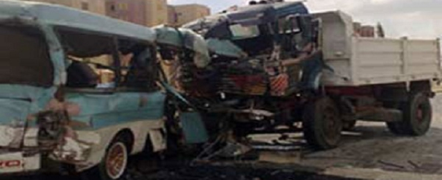 مصرع 5 أشخاص وإصابة 10 فى حادث تصادم 3 سيارات بطريق أبو حماد العاشر