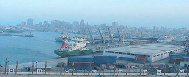 فتح بوغاز مينائي الإسكندرية والدخيلة بعد تحسن الاحوال الجوية