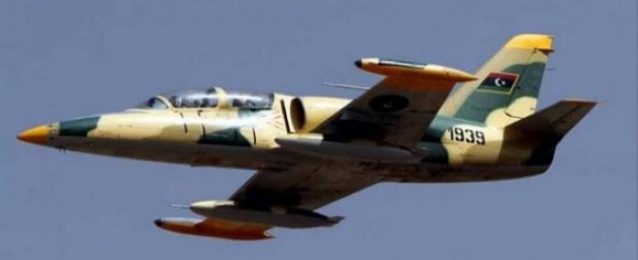الطيران الليبي يشن غارات على الإرهابيين ببنغازي