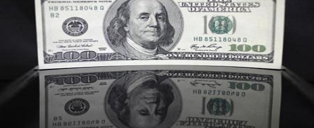 مصرفي: “المركزي” تدخل ببيع الدولار لصالح البنوك لتوفير طلبات الاستيراد
