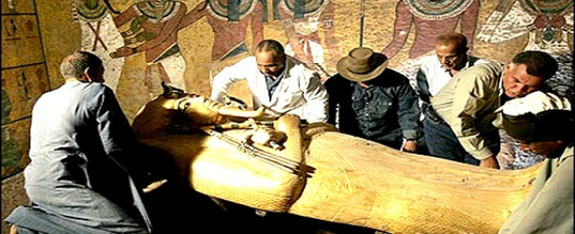 علماء آثار مصريون وأجانب يبحثون وسائل ترميم آثار توت عنخ آمون