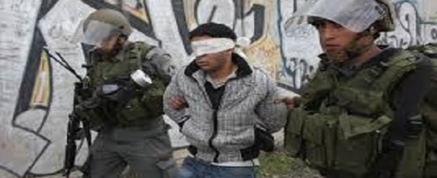 اعتقال 17 فلسطينيا على يد الاحتلال الإسرائيلى بمناطق متفرقة بالضفة المحتلة
