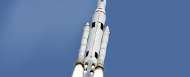 روسيا تطلق أول صاروخ فضائي