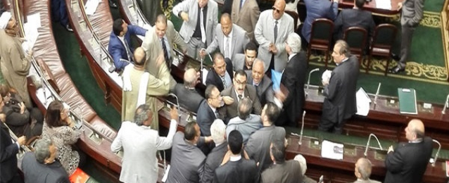 عبد العال يرفع جلسة البرلمان لمشادة بين خالد يوسف ومحمد ابو حامد