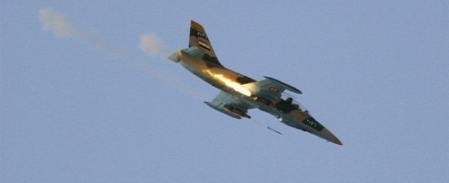 طائرة عراقية تدمر موقعا خلال اجتماع لمسلحي “داعش” بالأنبار